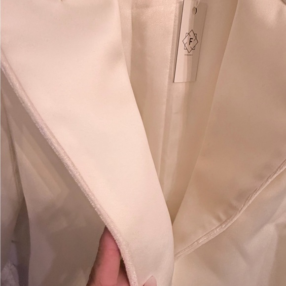 White satin lace blazer stunning - Picture 5 of 5